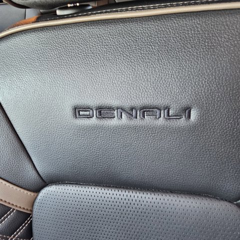 Used 2023 GMC Canyon Denali image 13