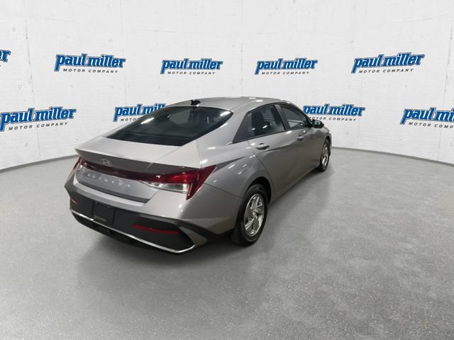 Used 2025 Hyundai Elantra SE FWD image 10