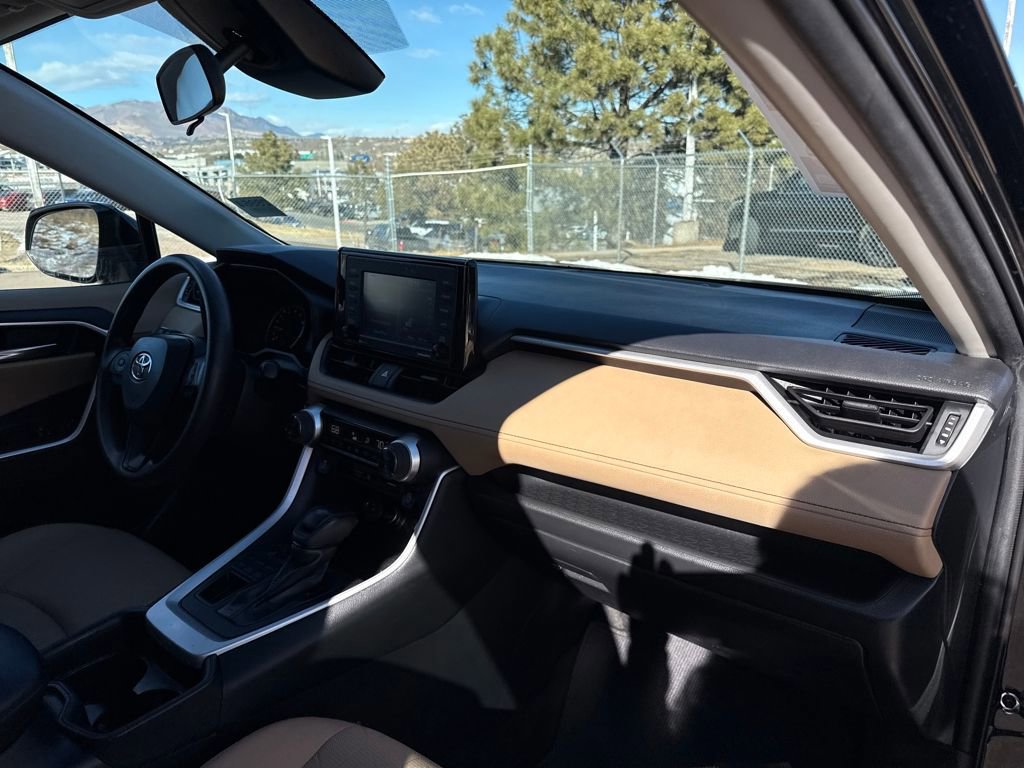 Used 2021 Toyota RAV4 XLE w/ Carpet Mat Package (TMS) image 32