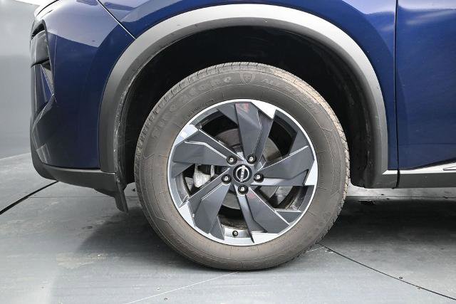 Used 2025 Nissan Rogue SV AWD/4WD image 18