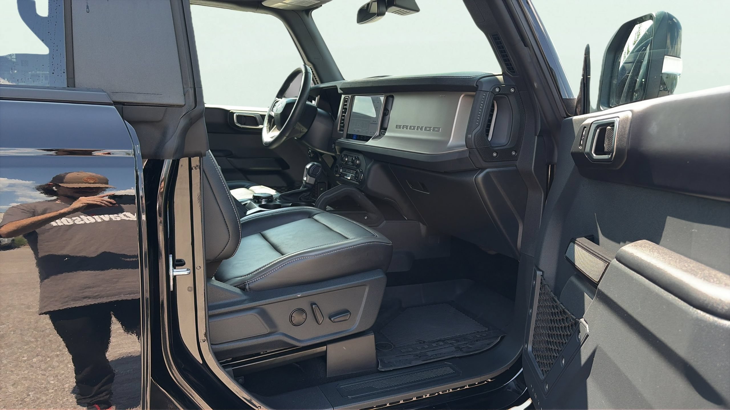 Certified 2025 Ford Bronco Outer Banks w/ Sasquatch Package AWD/4WD image 43