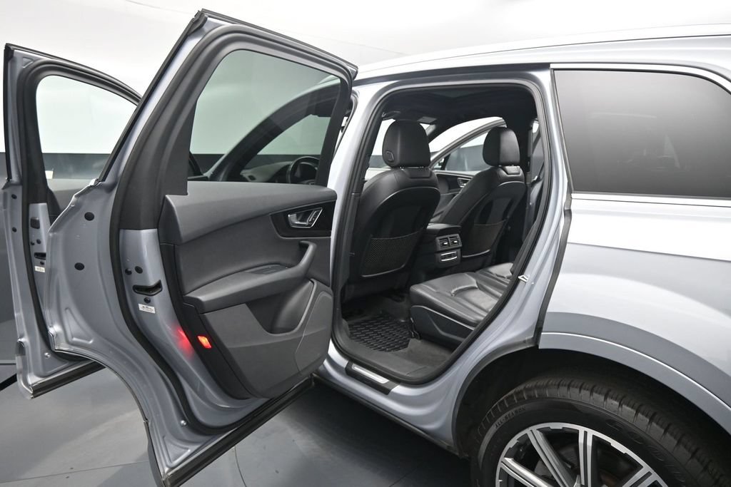 Used 2017 Audi Q7 3.0T Premium Plus w/ Premium Plus Package AWD/4WD image 19