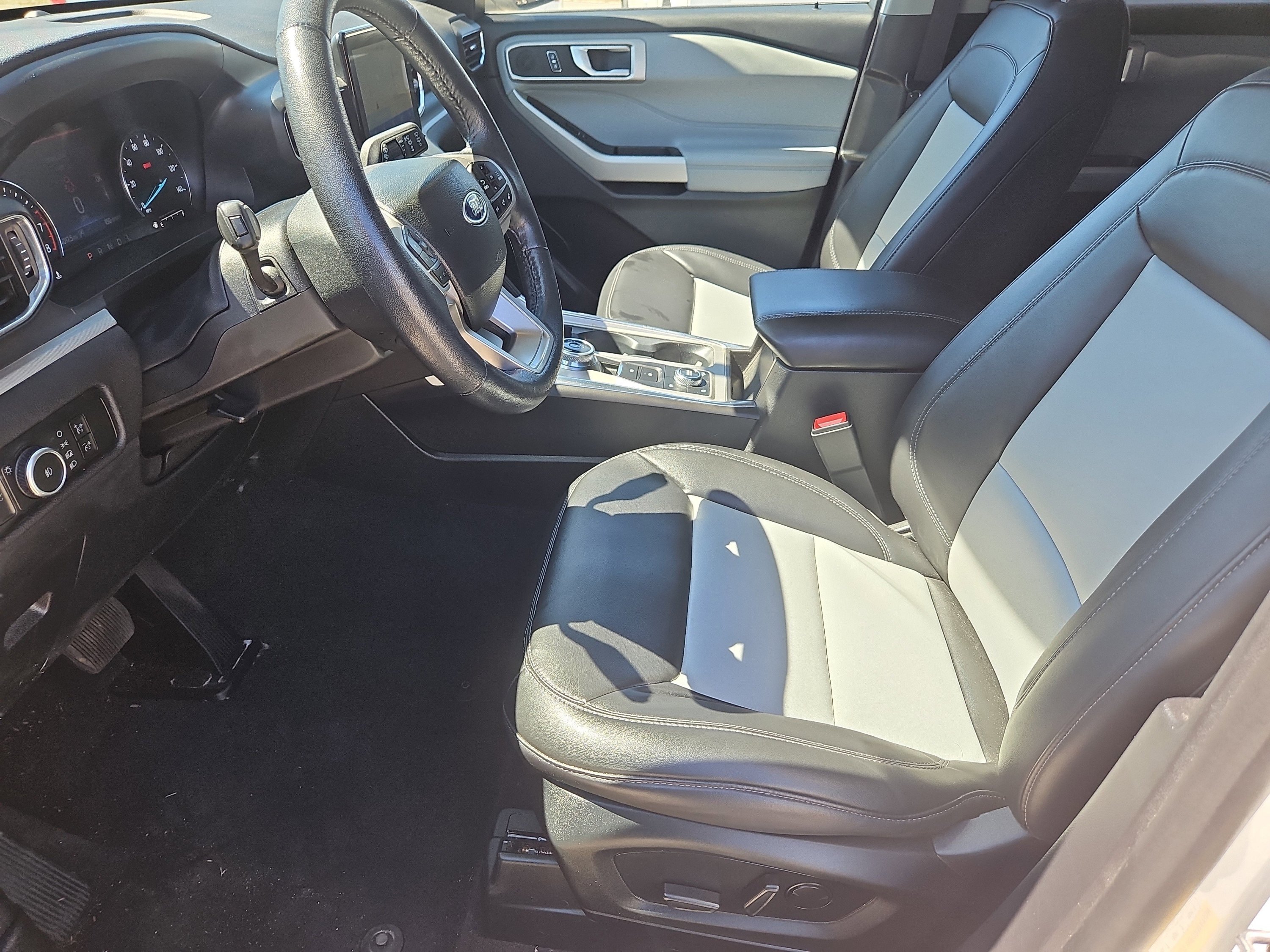 Certified 2023 Ford Explorer XLT w/ Equipment Group 202A AWD/4WD image 31
