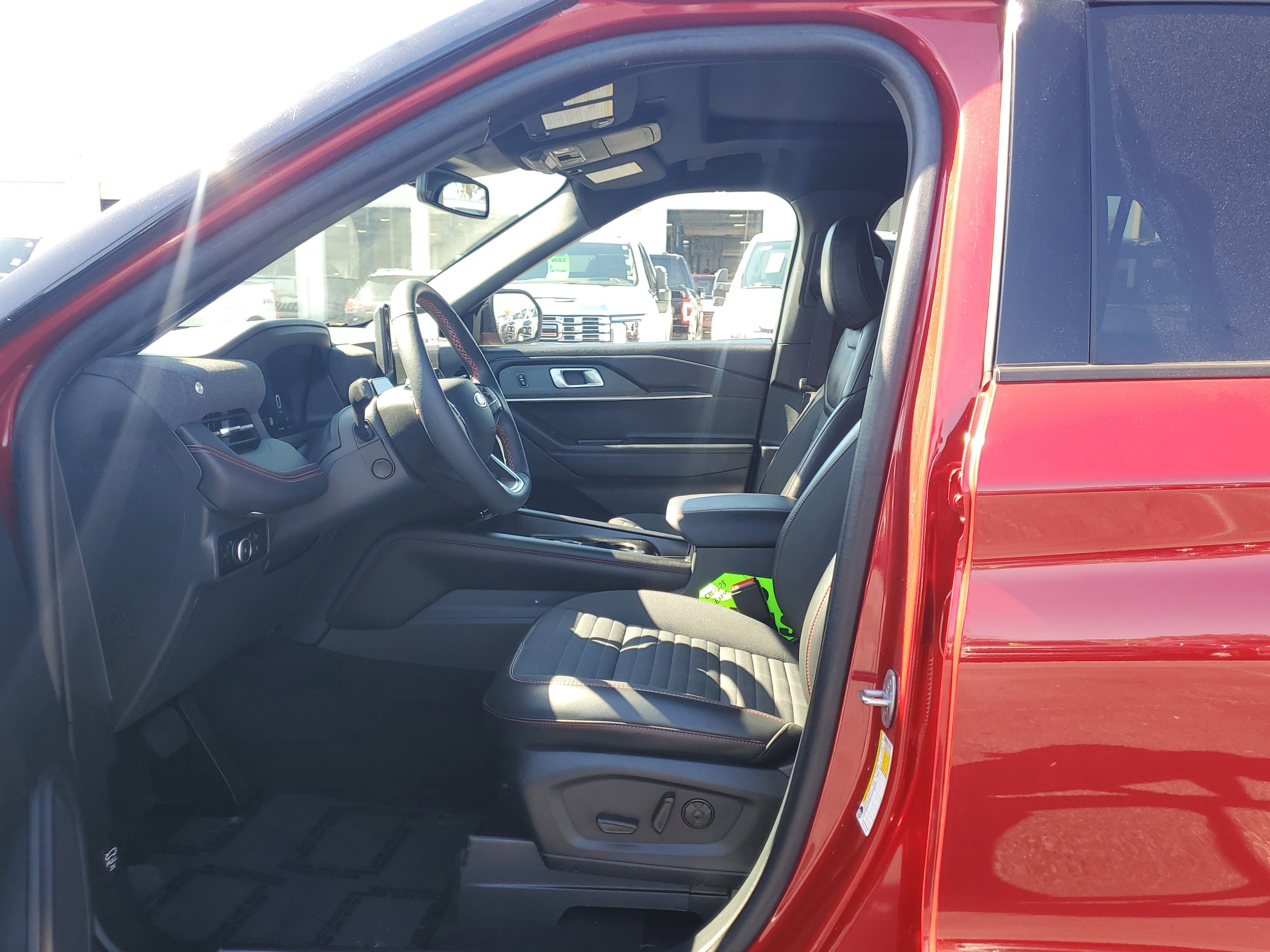 Certified 2025 Ford Explorer ST-Line w/ Premium Package image 22