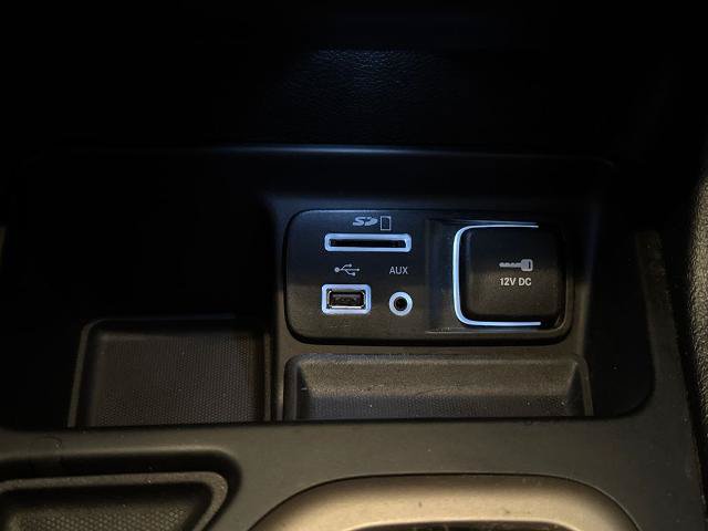 Used 2017 Jeep Cherokee Latitude w/ Cold Weather Group FWD image 28