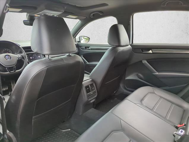 Used 2022 Volkswagen Passat 2.0T R-Line image 18