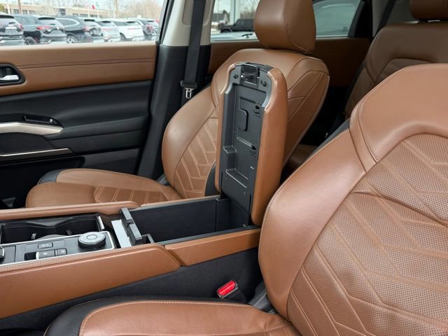 Used 2023 Nissan Pathfinder Platinum w/ Cargo Package image 43
