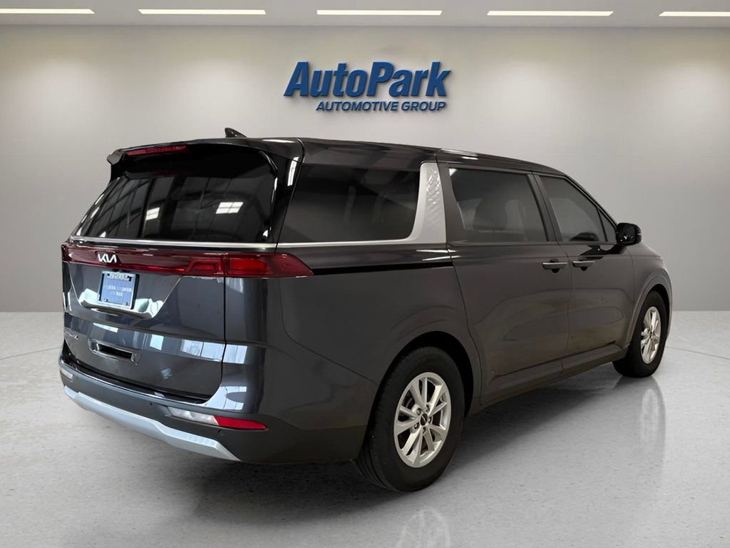 Used 2022 Kia Carnival LX image 5