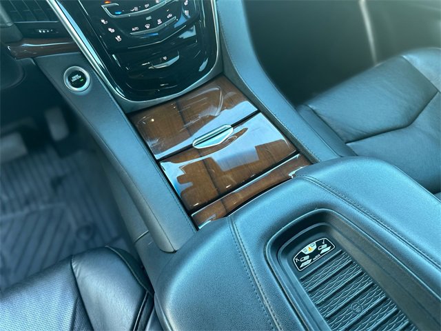 Used 2019 Cadillac Escalade Premium Luxury image 21