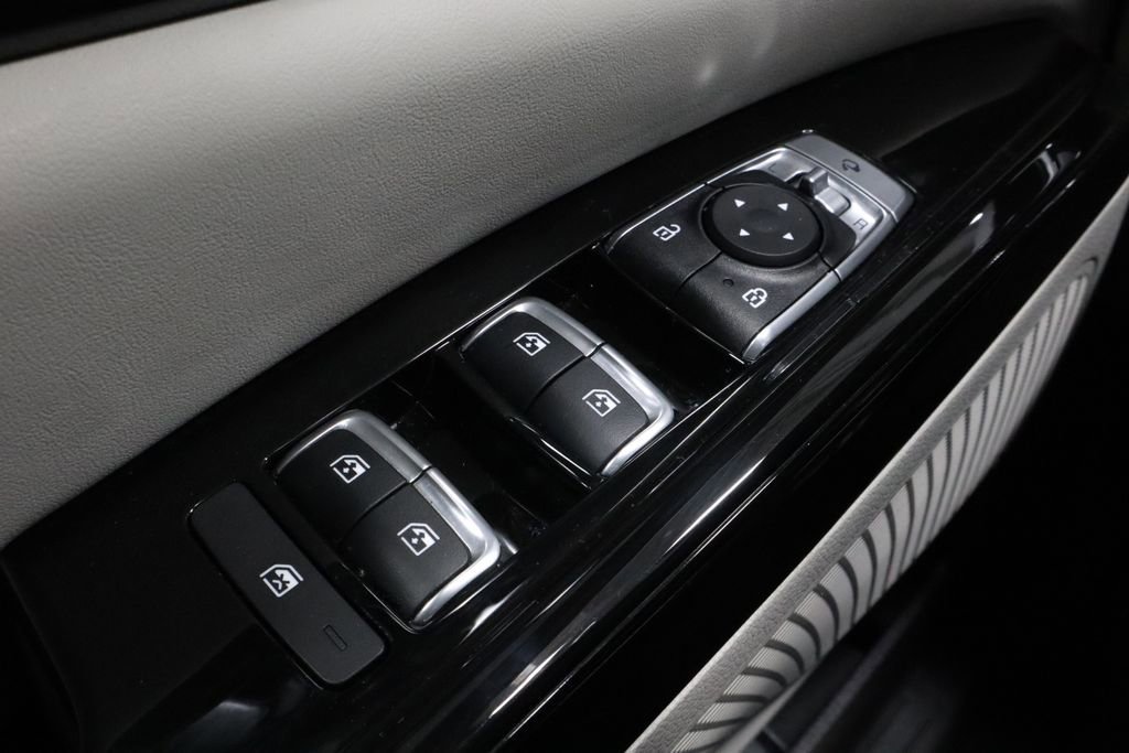 Used 2024 Kia Carnival SX Prestige image 27