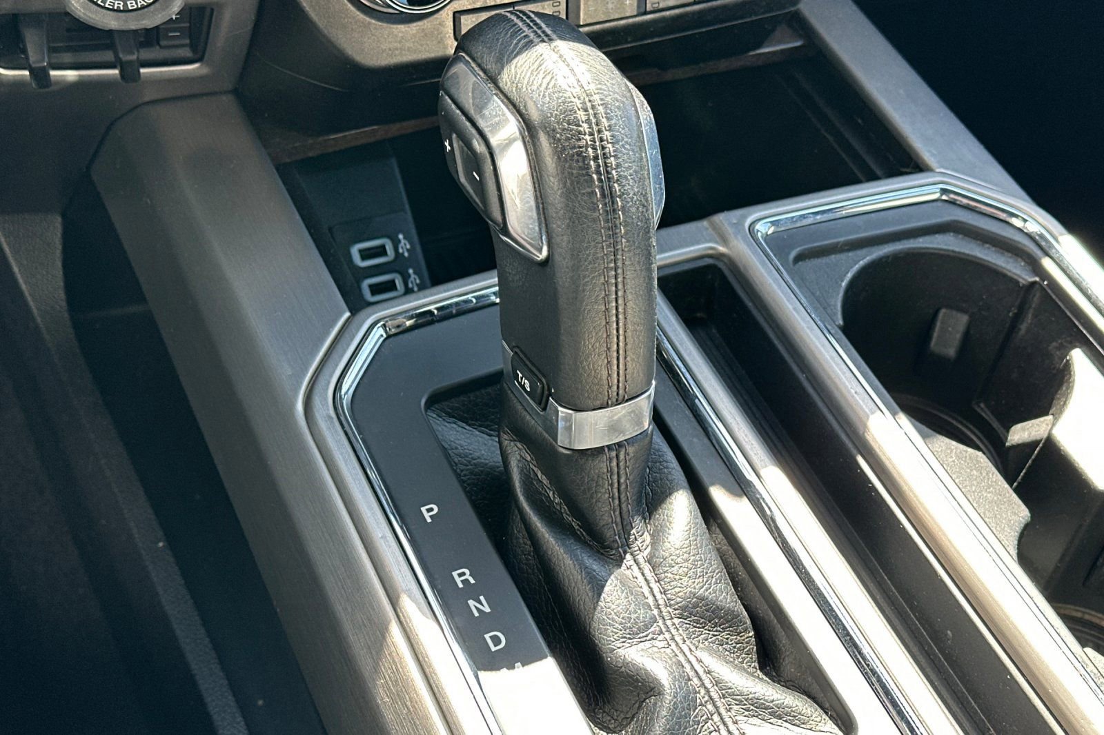 Certified 2017 Ford F150 Platinum w/ Equipment Group 701A Luxury image 22