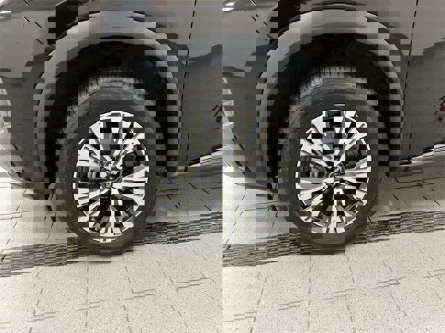 Used 2023 Nissan Rogue SV image 10