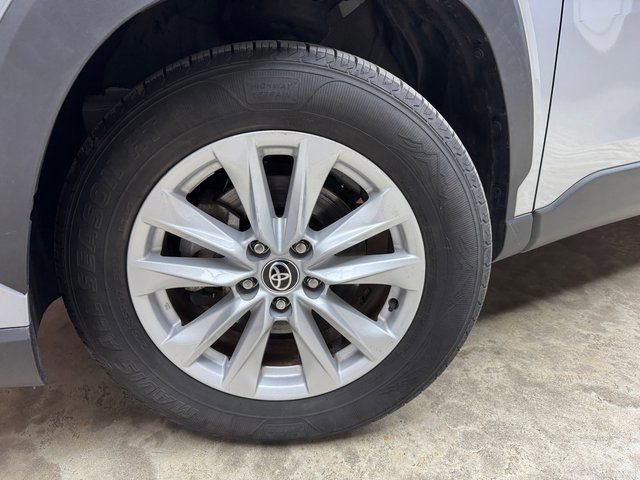 Used 2022 Toyota Corolla Cross LE image 30