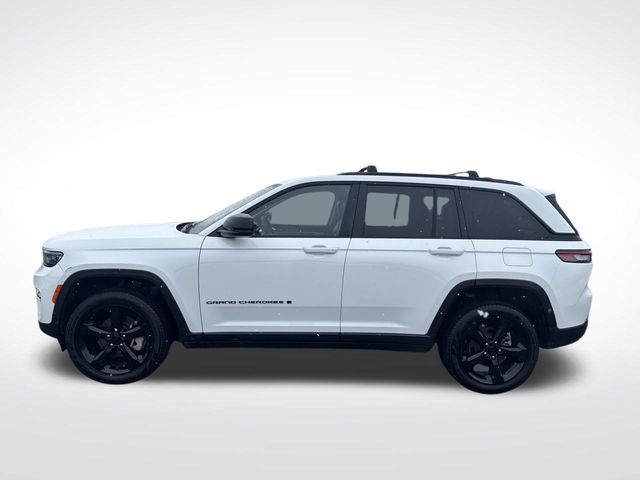 Used 2023 Jeep Grand Cherokee Limited w/ Black Appearance Package AWD/4WD image 2