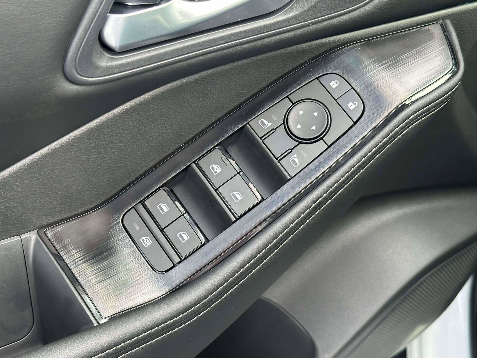 Used 2026 Nissan Rogue SV image 14