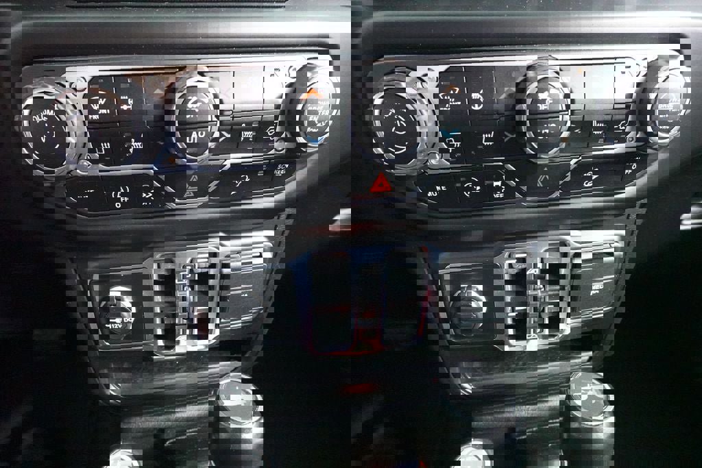 Used 2020 Jeep Wrangler Unlimited Sahara image 16