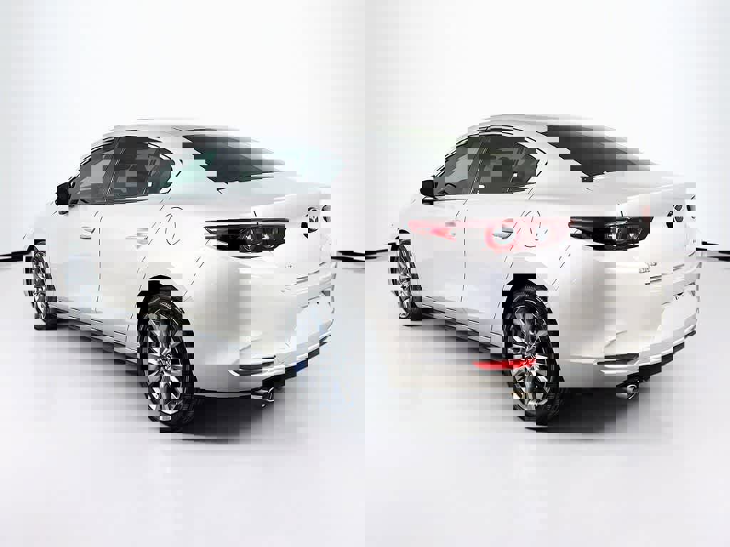 Used 2025 MAZDA MAZDA3 s image 3