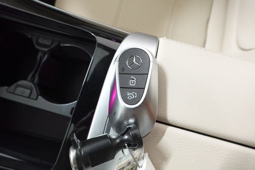Used 2025 Mercedes-Benz C 300 4MATIC Sedan image 22