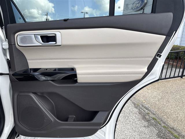 Certified 2023 Ford Explorer Platinum w/ Technology Package AWD/4WD image 26
