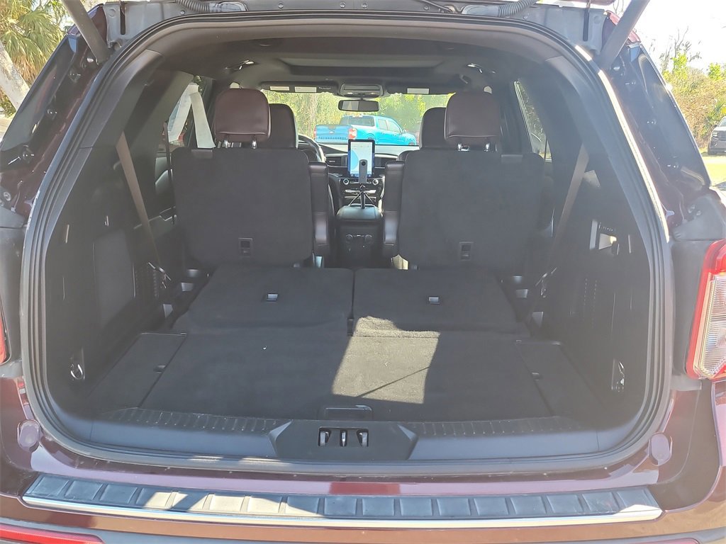Certified 2022 Ford Explorer Platinum w/ Equipment Group 601A image 8