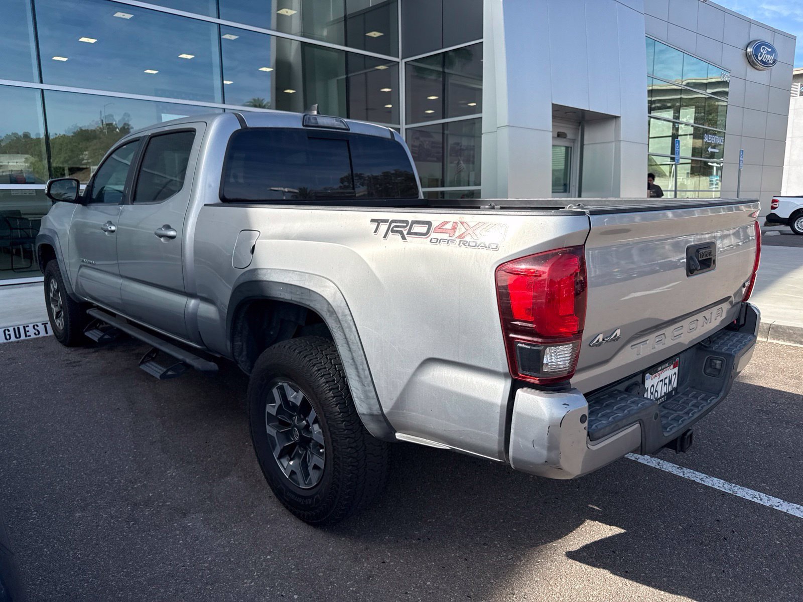 Used 2018 Toyota Tacoma TRD Off-Road w/ Technology Package AWD/4WD image 4