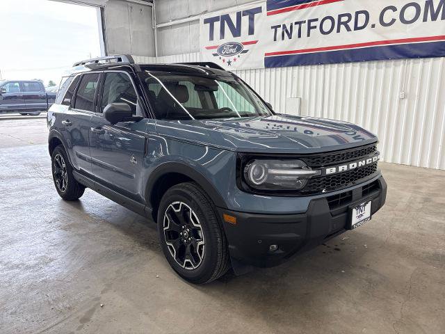 Certified 2025 Ford Bronco Sport Outer Banks w/ Outer Banks Tech Package+ AWD/4WD image 2