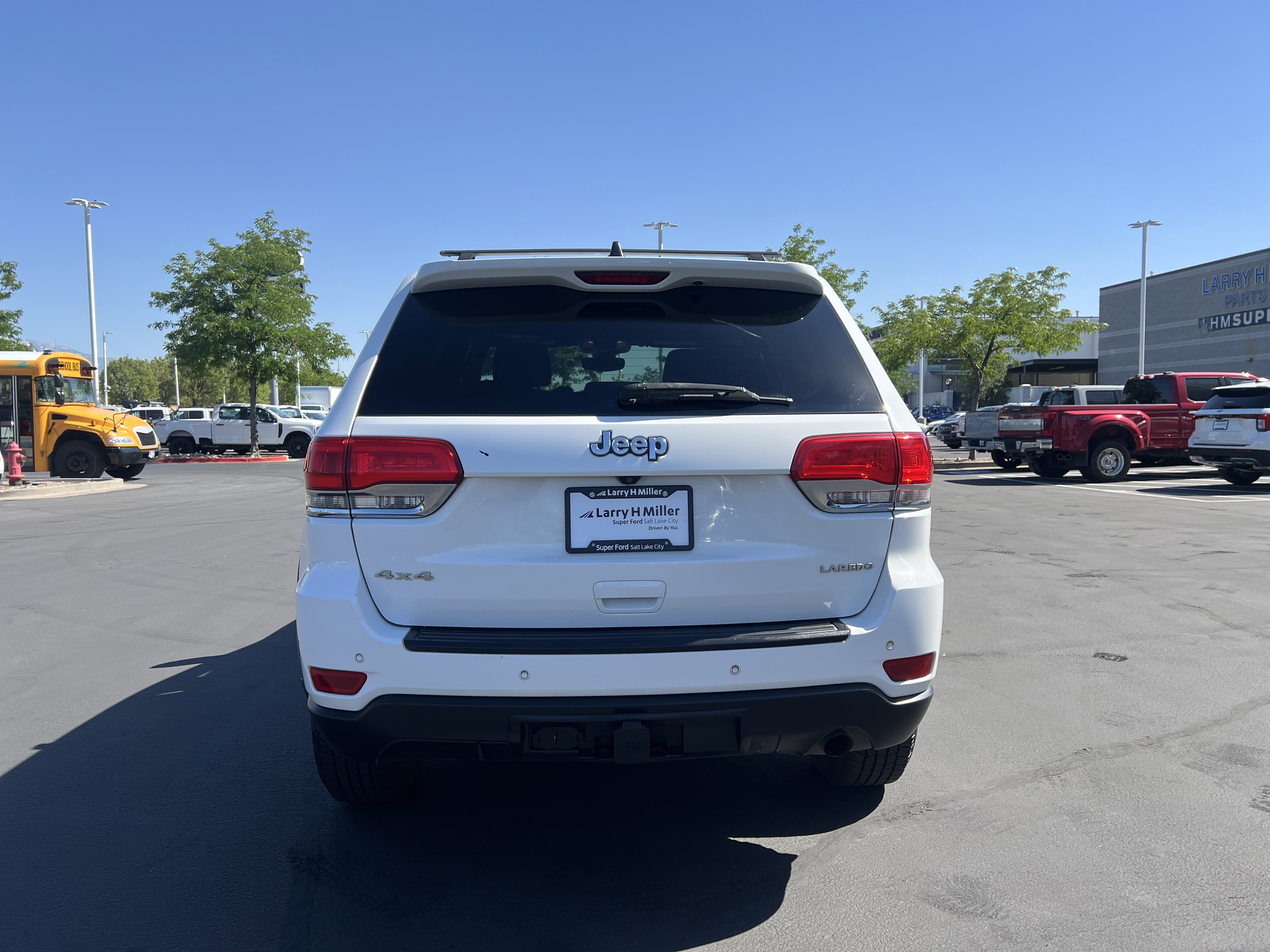Used 2017 Jeep Grand Cherokee Laredo w/ Quick Order Package 23E AWD/4WD image 4