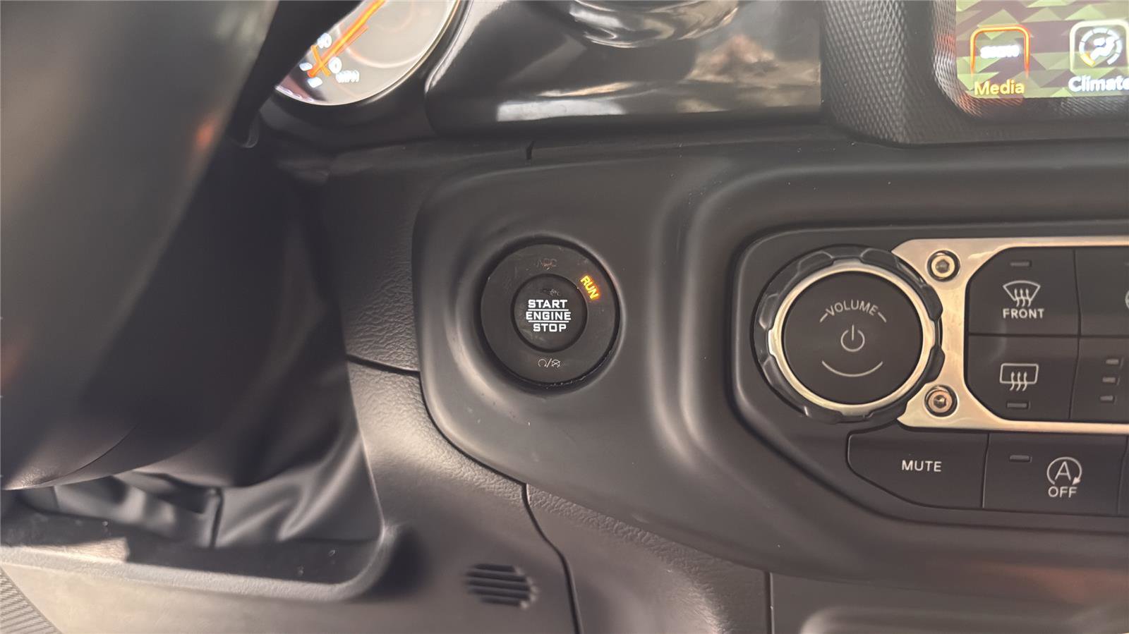 Used 2023 Jeep Wrangler Unlimited Sahara AWD/4WD image 25