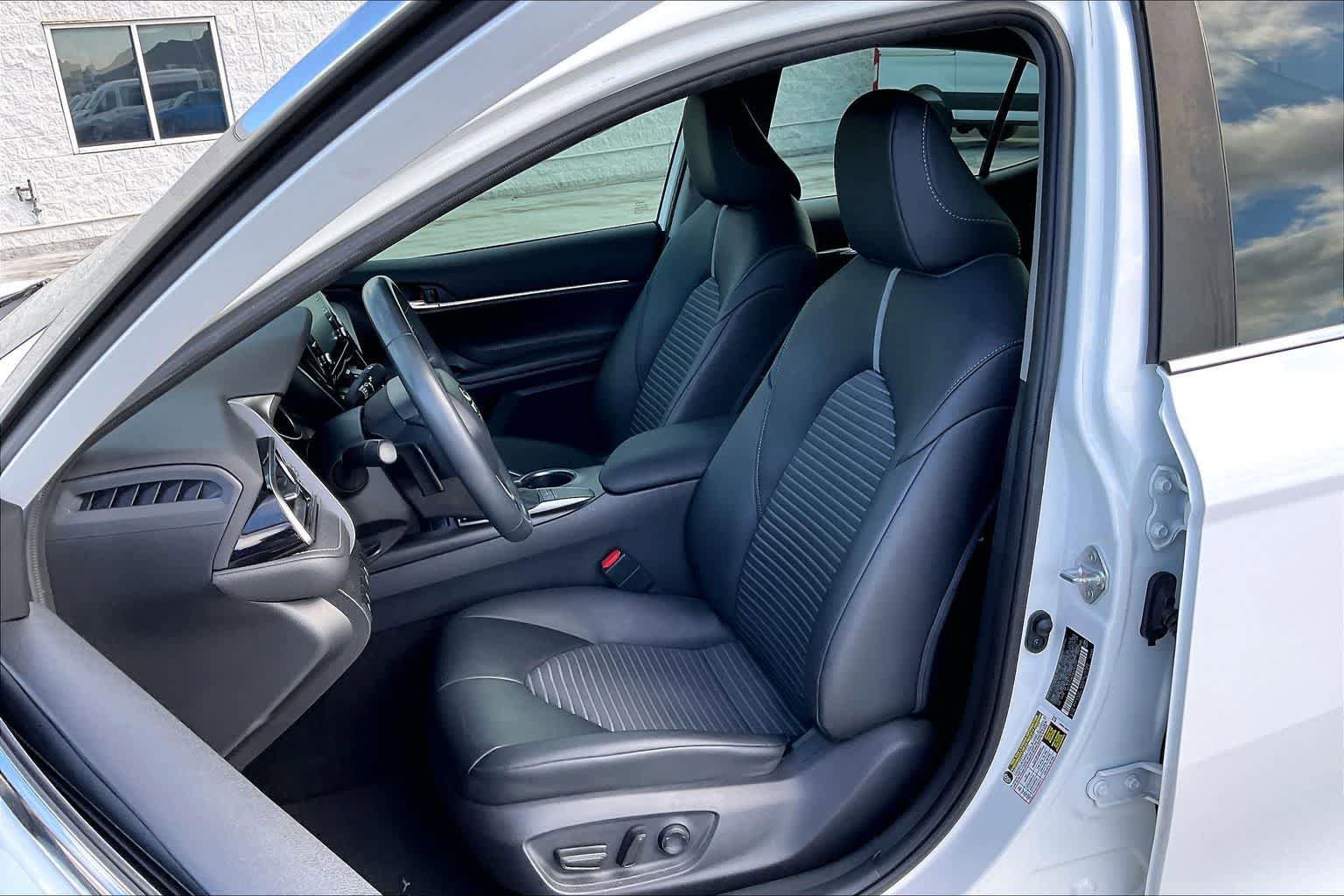 Used 2022 Toyota Camry SE FWD image 11