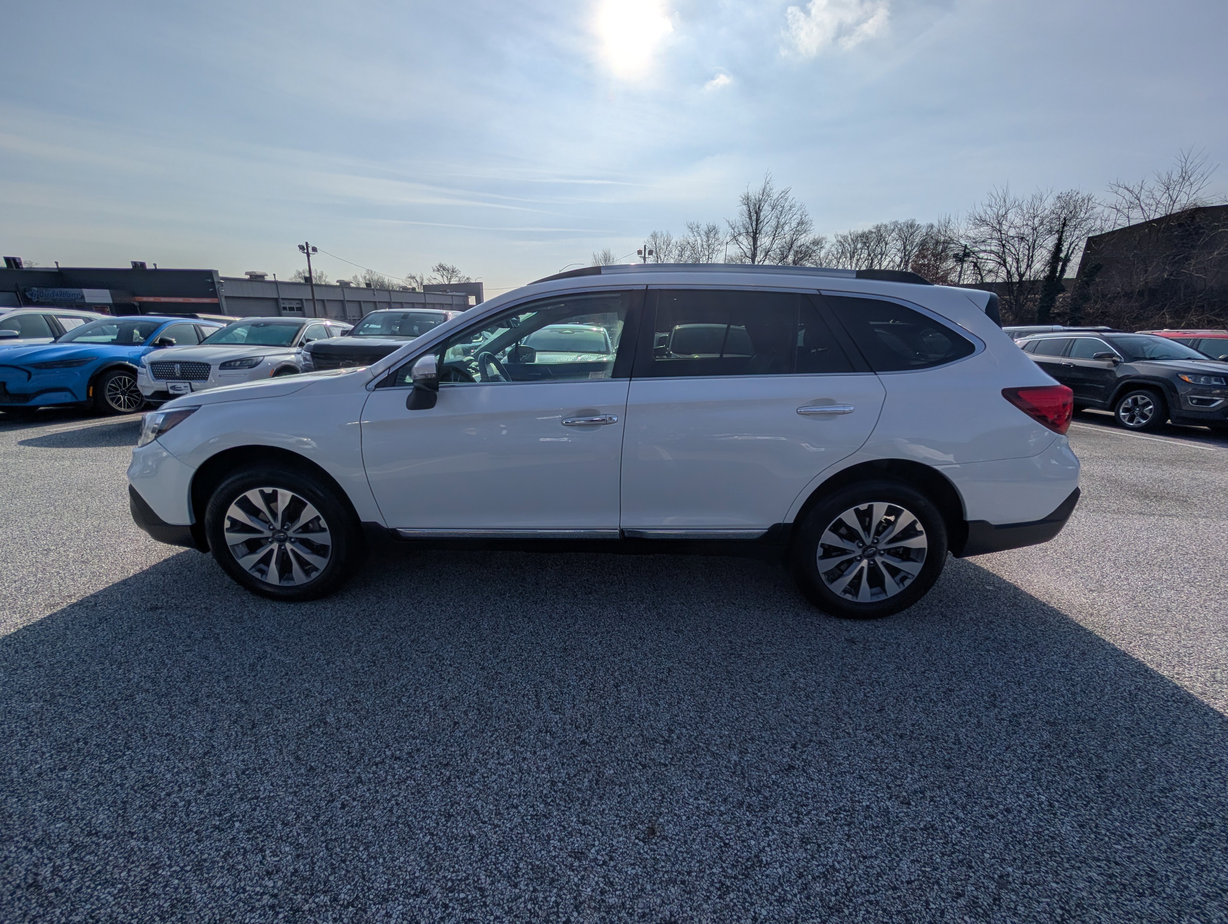 Used 2018 Subaru Outback 2.5i Touring image 3
