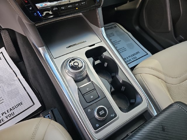 Certified 2024 Ford Explorer Platinum w/ Technology Package AWD/4WD image 29