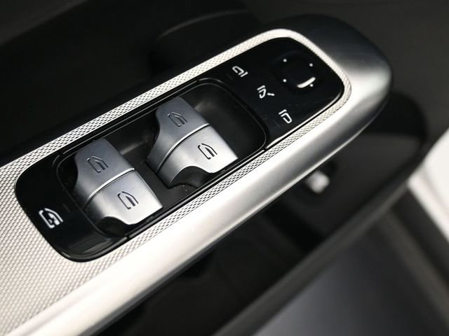 Used 2024 Mercedes-Benz GLC 300 image 12