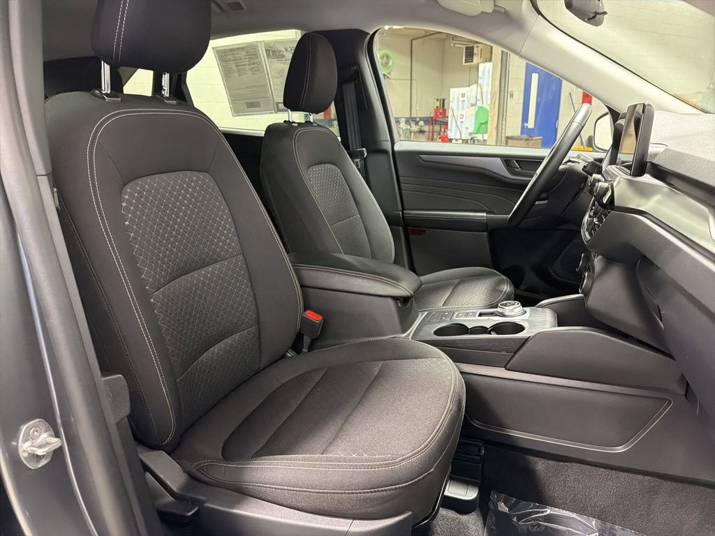 Certified 2025 Ford Escape Active AWD/4WD image 8