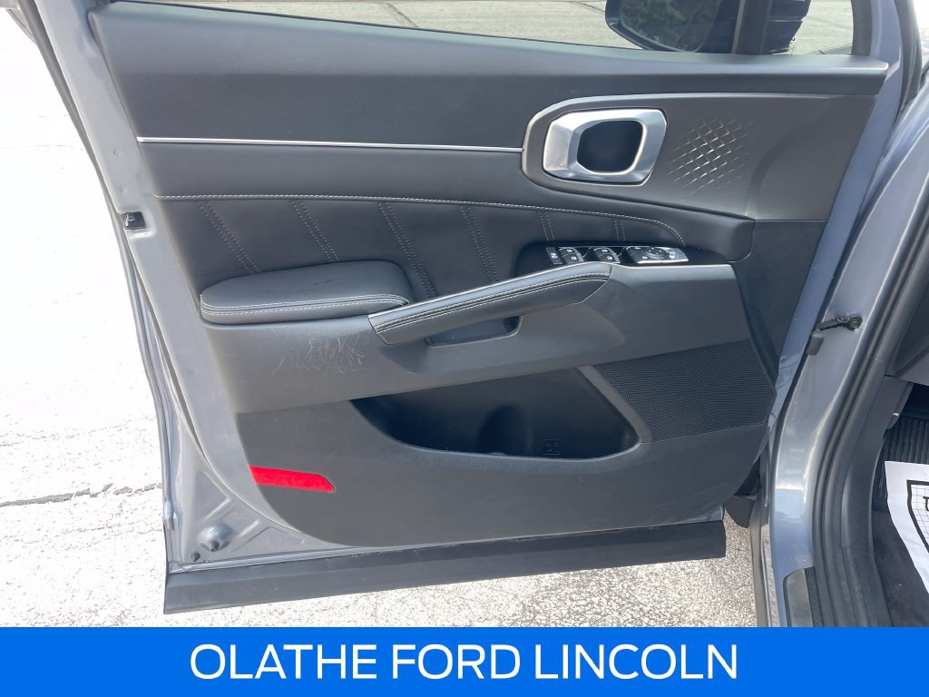 Used 2023 Kia Sorento SX AWD/4WD image 15