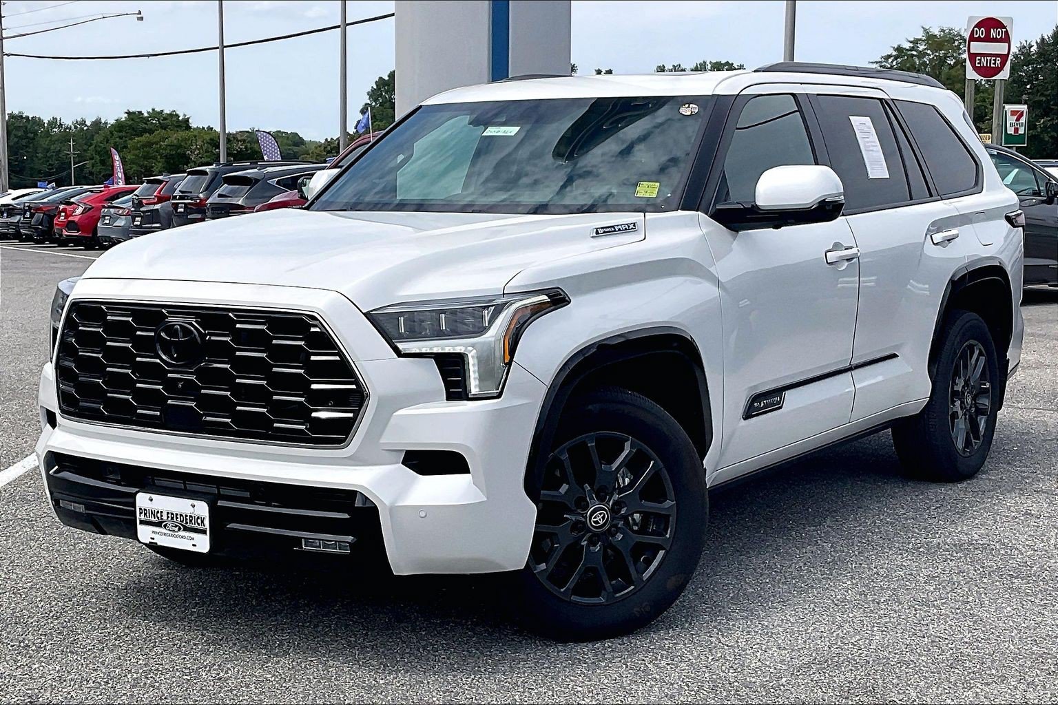 Used 2025 Toyota Sequoia Platinum AWD/4WD image 3