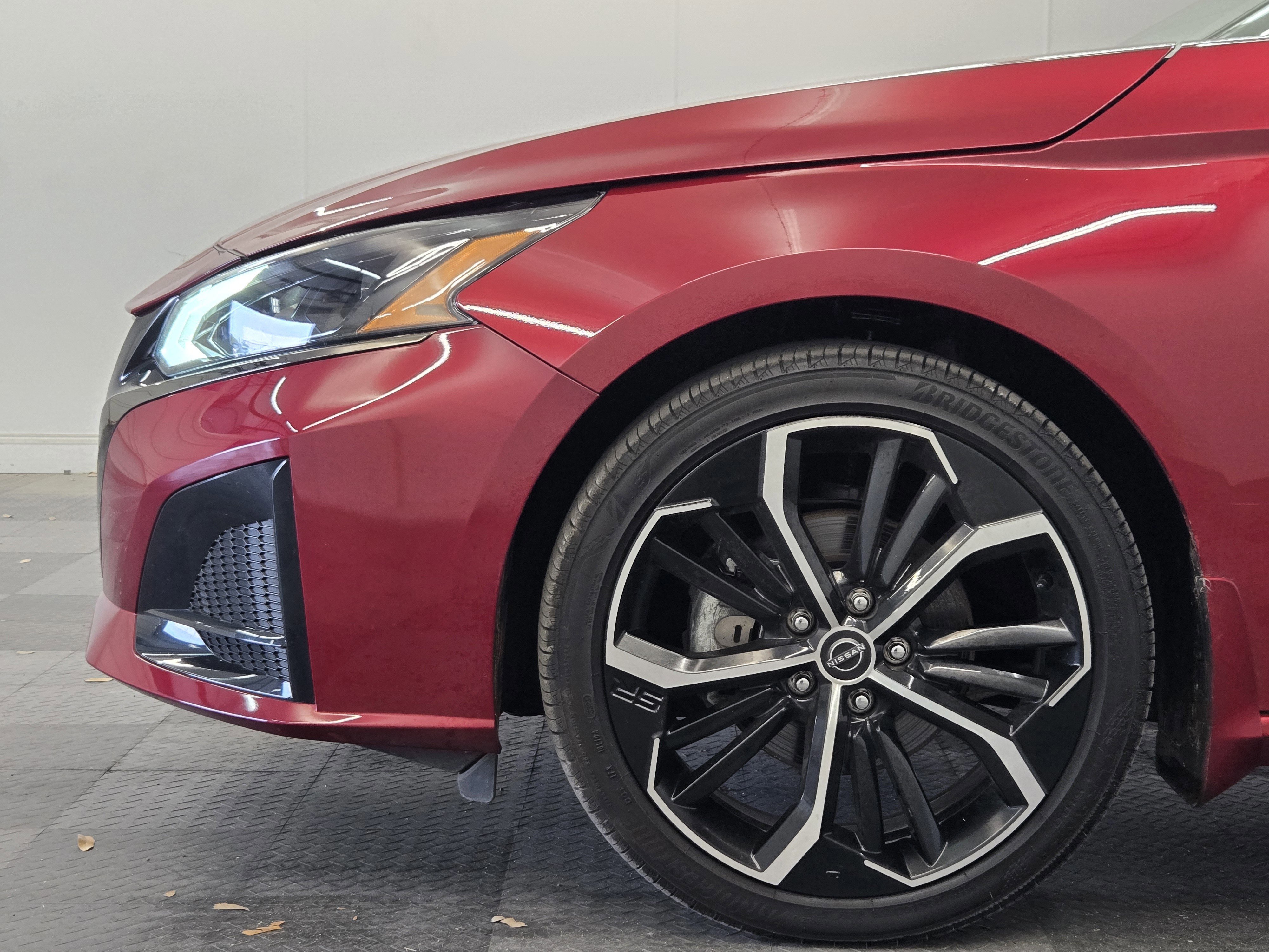 Used 2024 Nissan Altima 2.5 SR FWD image 9