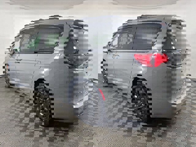 Used 2020 Chrysler Pacifica Limited w/ Advanced Safetytec Group image 6