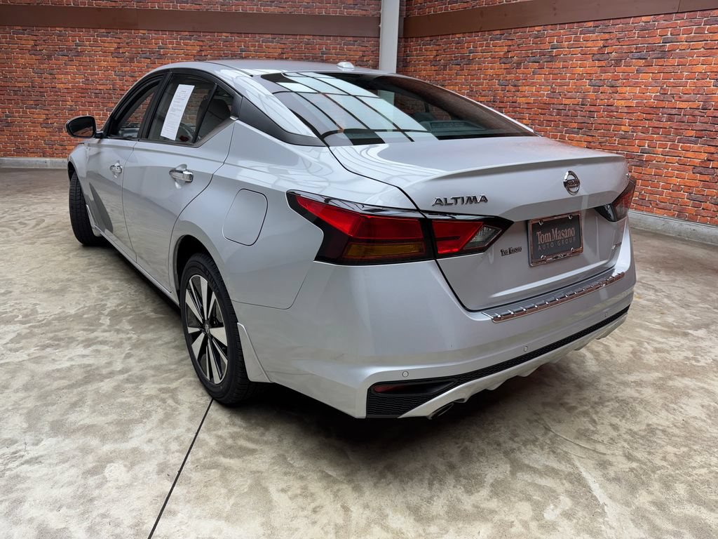 Used 2022 Nissan Altima 2.5 SV w/ SV Premium Package AWD/4WD image 2