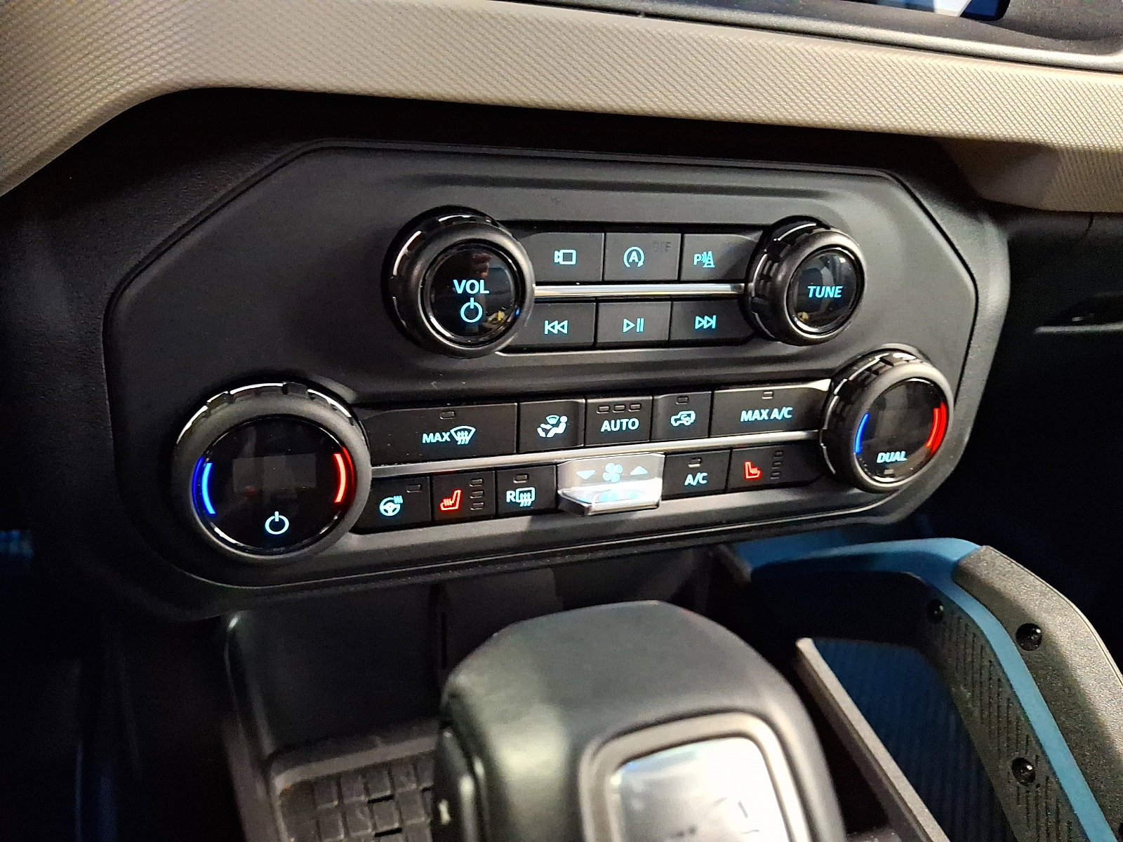 Certified 2024 Ford Bronco Wildtrak AWD/4WD image 17
