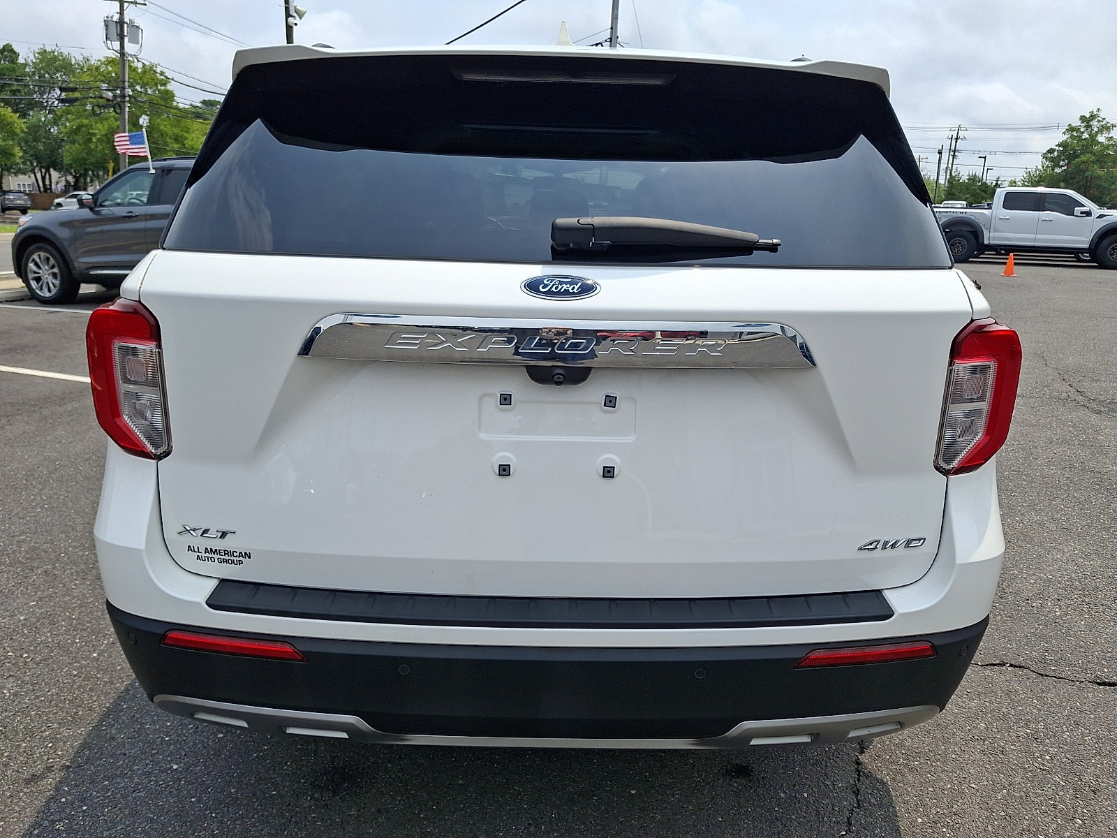 Certified 2022 Ford Explorer XLT w/ Equipment Group 202A AWD/4WD image 9