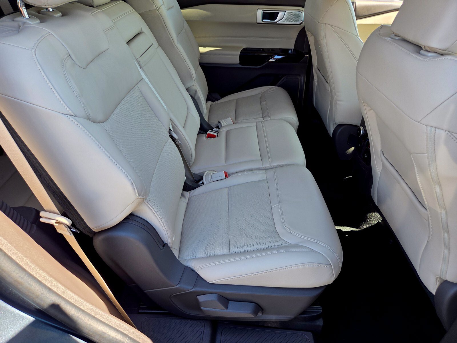 Certified 2023 Ford Explorer Platinum w/ Technology Package AWD/4WD image 15