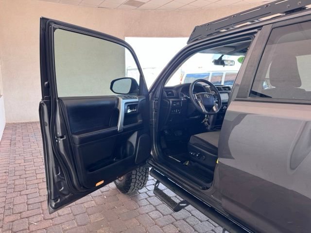 Used 2019 Toyota 4Runner SR5 AWD/4WD image 10