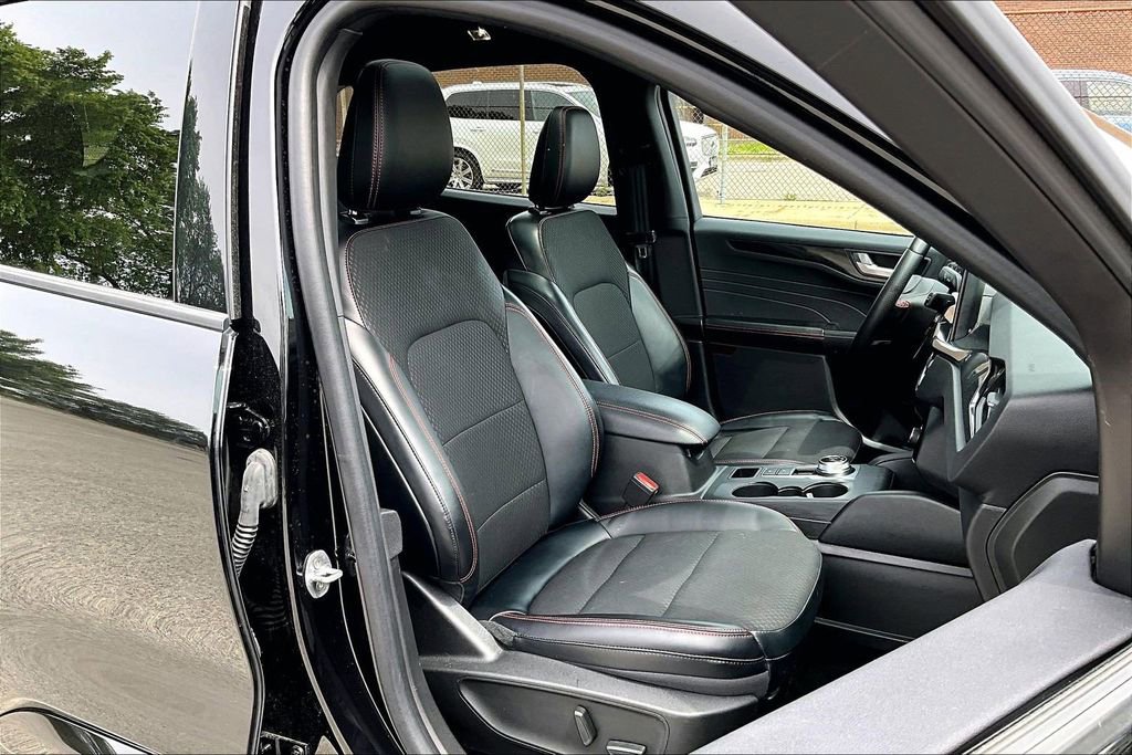 Certified 2023 Ford Escape ST-Line Select w/ Tech Pack #2 AWD/4WD image 7
