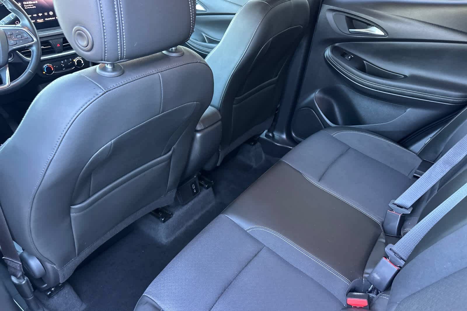 Used 2024 Buick Encore GX Preferred FWD image 4