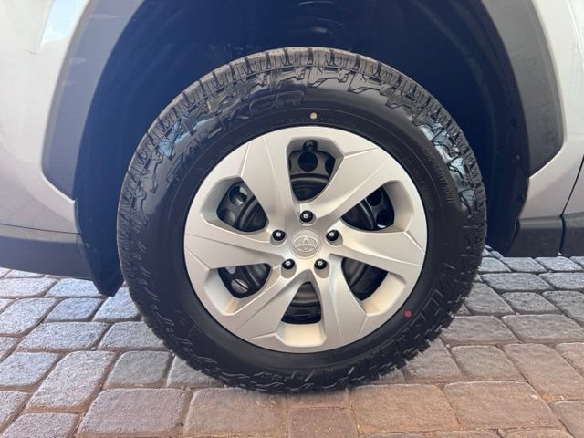 Used 2025 Toyota RAV4 LE AWD/4WD image 24
