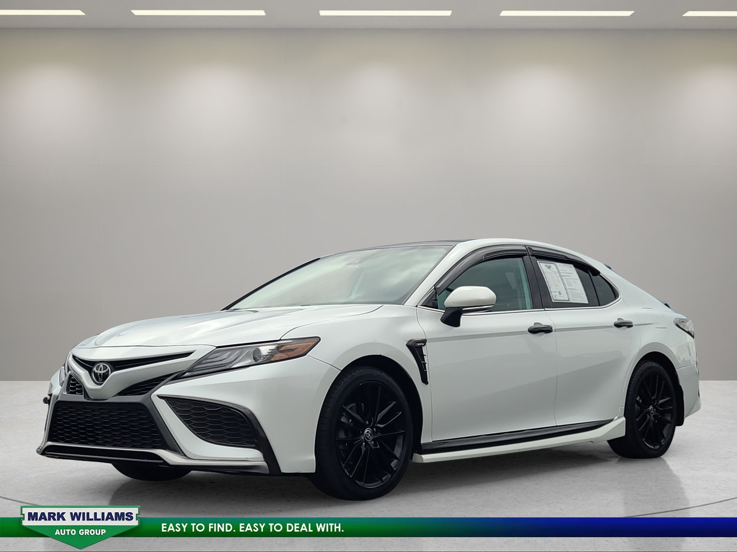 Used 2022 Toyota Camry XSE FWD image 8