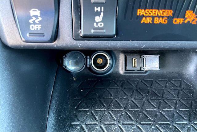 Used 2020 Toyota RAV4 XLE w/ Convenience Package FWD image 32