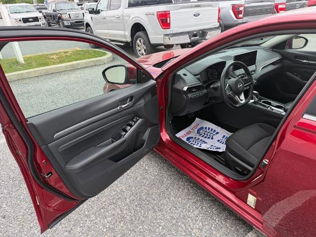 Used 2023 Nissan Altima 2.5 SV w/ SV Premium Package FWD image 11
