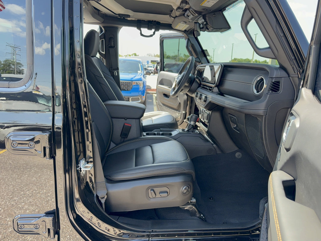 Used 2024 Jeep Wrangler Sahara w/ Technology Group image 15