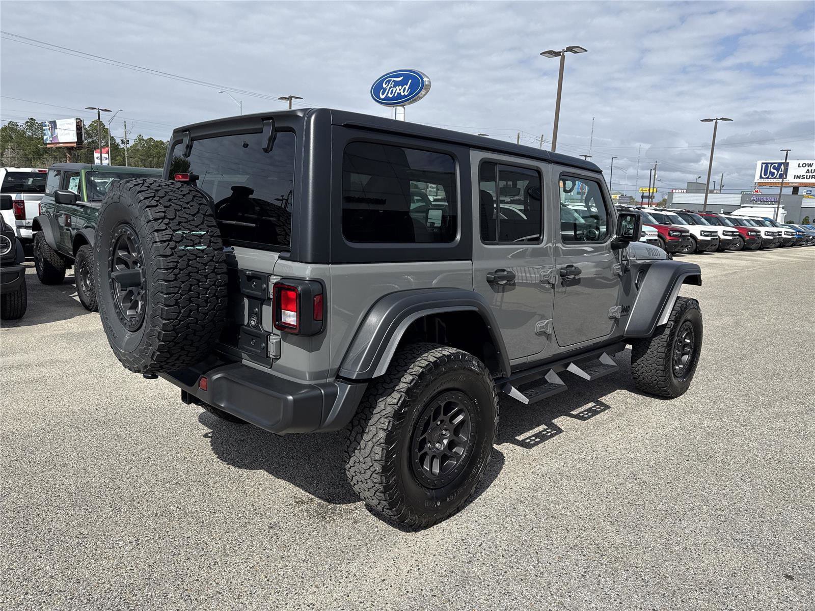 Used 2023 Jeep Wrangler Willys image 4